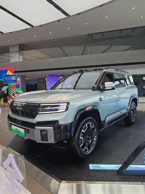 重庆239比亚迪方程豹硬派越野的爆款，英菲尼迪35周年与你共成长